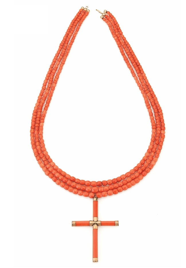 Collana a tre fili con ciondolo a Croce